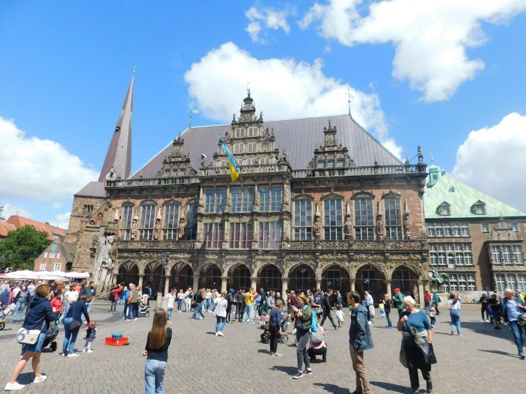 Bremer Rathaus mit Roland im Juli